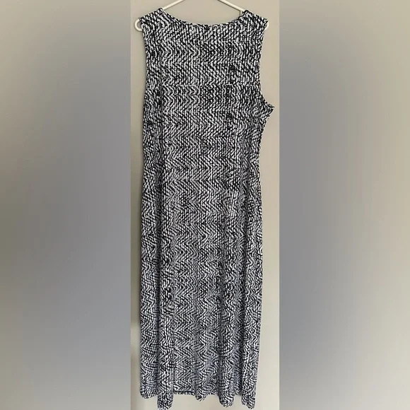 NY COLLECTION size XL BLACK & WHITE abstract print, sleeveless maxi - Picture 2 of 7